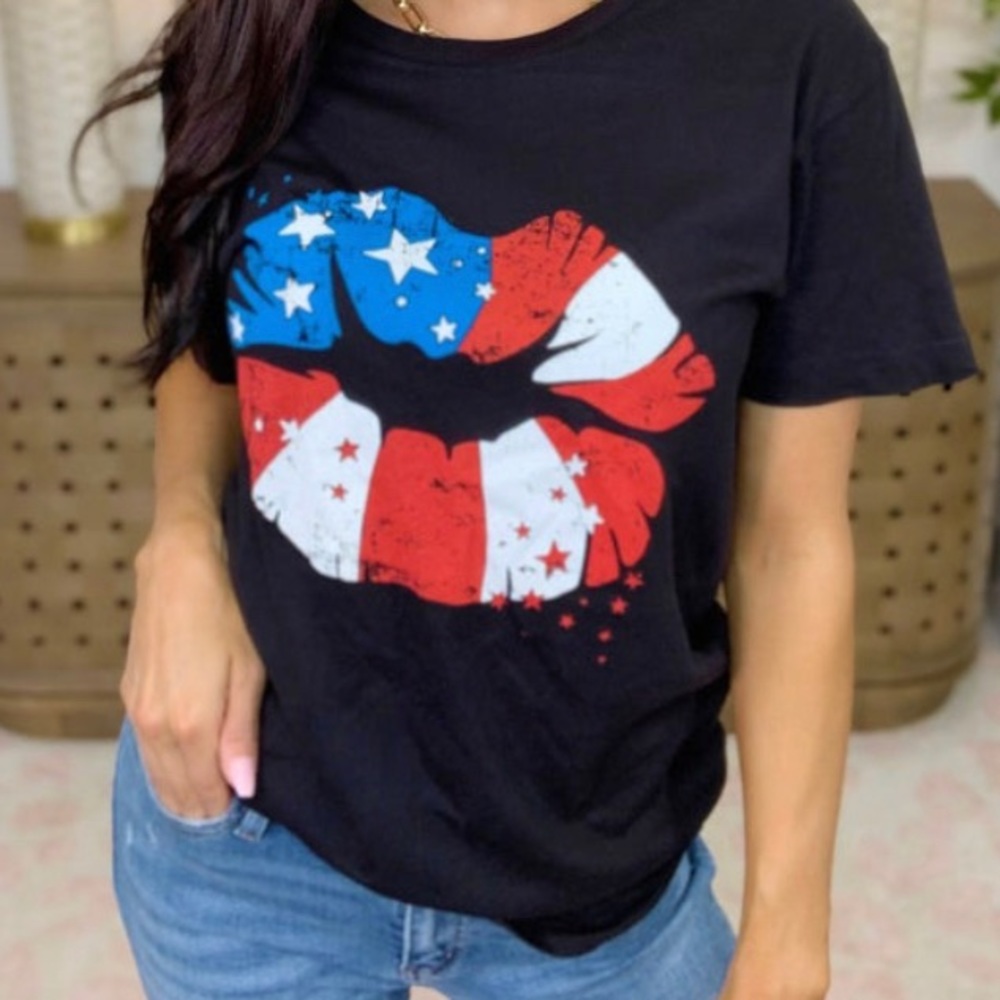 American flag lip tee